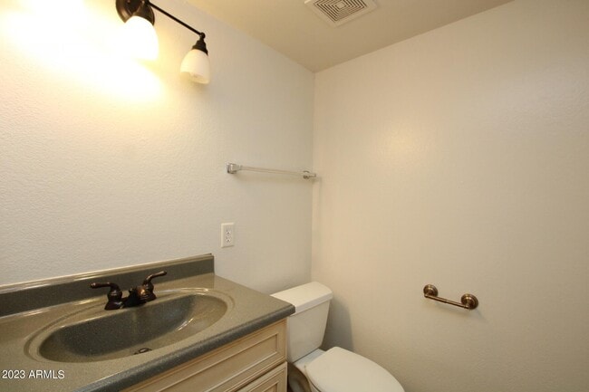 Building Photo - 604 E Weber Dr