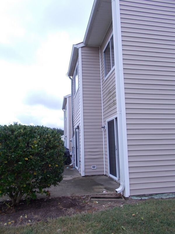 Building Photo - 3839 Staffordshire Ln