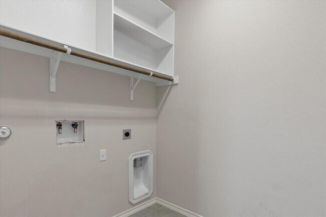 Building Photo - 532 Stone River Dr
