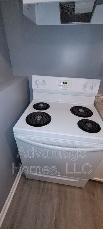 Building Photo - 704 N 70th St