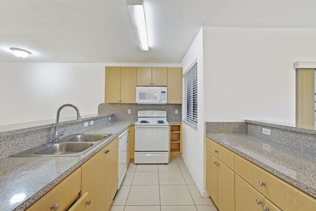 Building Photo - Cutler Bay Townhouse