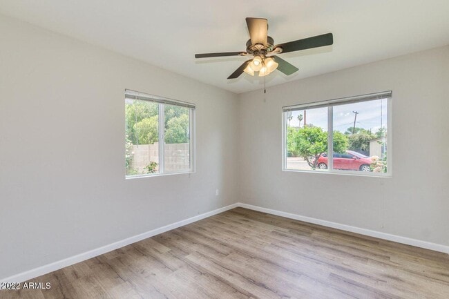Building Photo - 2030 N 38th Pl