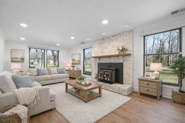 Building Photo - 27 Meadowview Rd