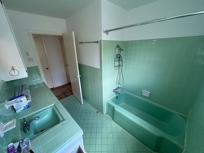 Building Photo - 3 Bedroom 2 Bath House in Corpus Christi! ...