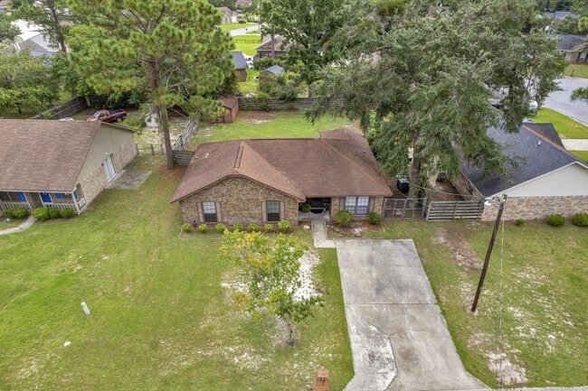 Building Photo - 781 Madison Dr