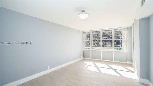 Building Photo - 1901 Brickell Ave #A508