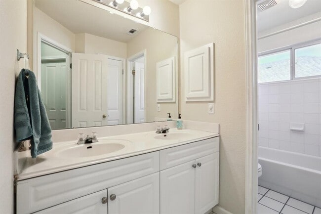 Building Photo - 13541 Anarosa Loop