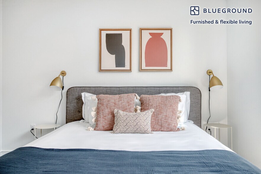 Building Photo - 949 1st St SE