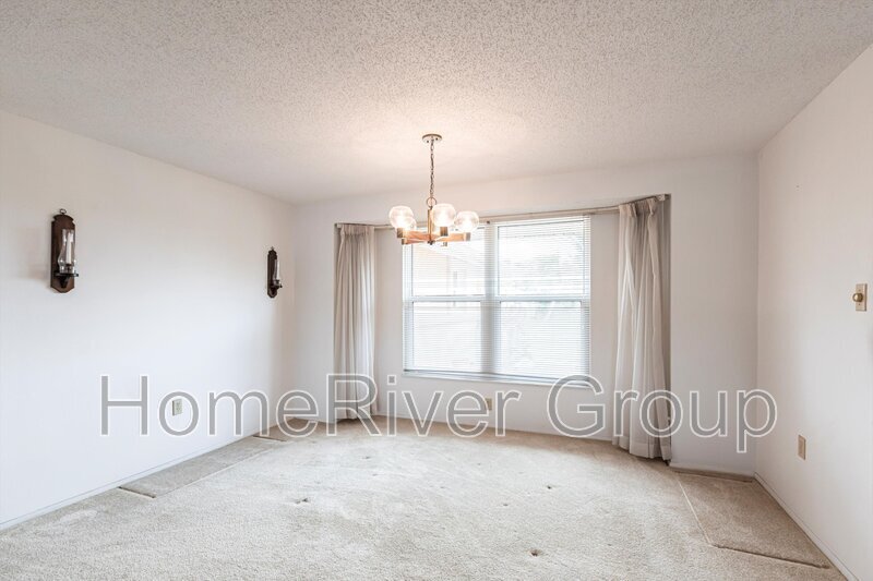 Building Photo - 6860 Kenwood Dr