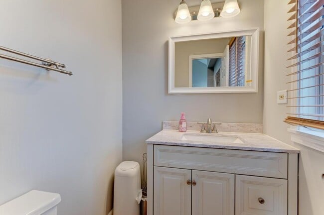 Building Photo - 3615 Fairfax Ct E