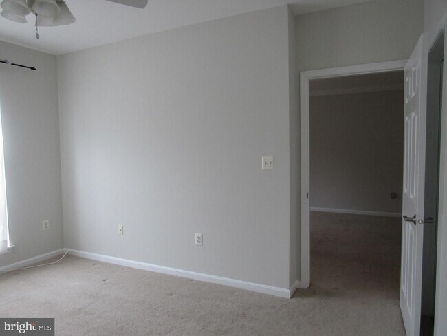 Building Photo - Gorgeous condo in a great location!