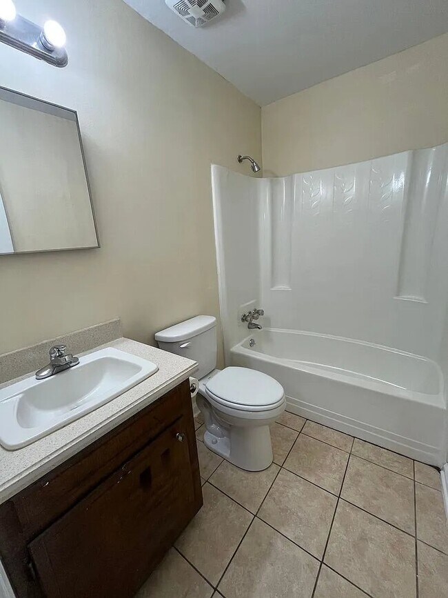 Building Photo - 805 Sandpiper Dr