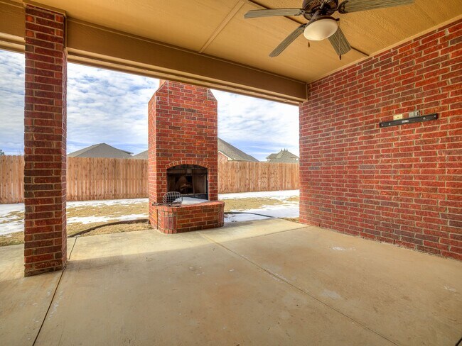 Building Photo - 13609 Gentry Dr