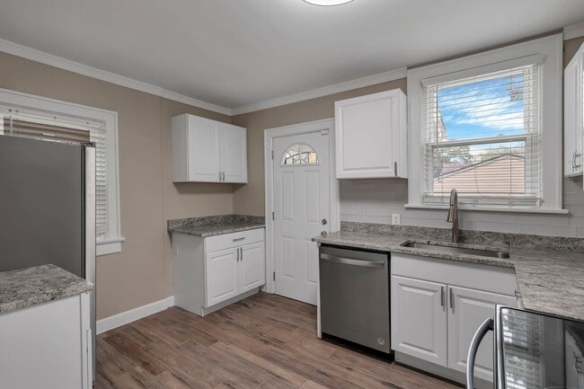 Building Photo - 618-620 Lilley Ave