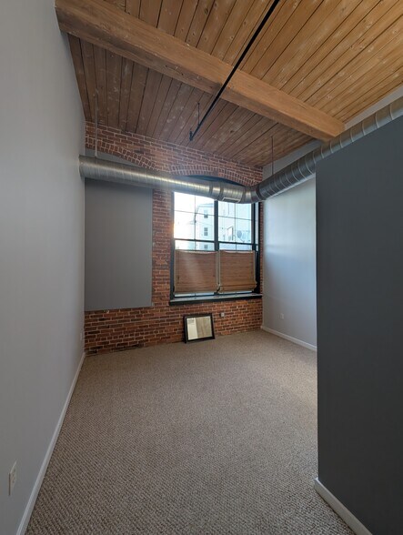 Building Photo - 160 Fremont St