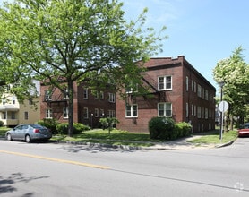 Building Photo - 950 Bay St