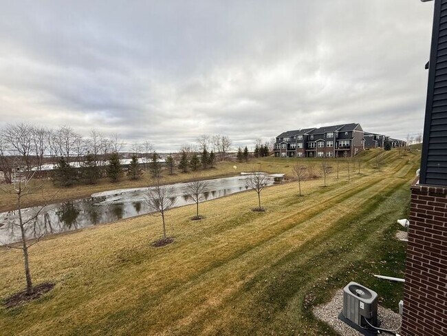 Building Photo - Lake Orion Townhome for Rent – 3 Bed, 2.1 Bath | 1,858 Sq Ft | $3,000/month