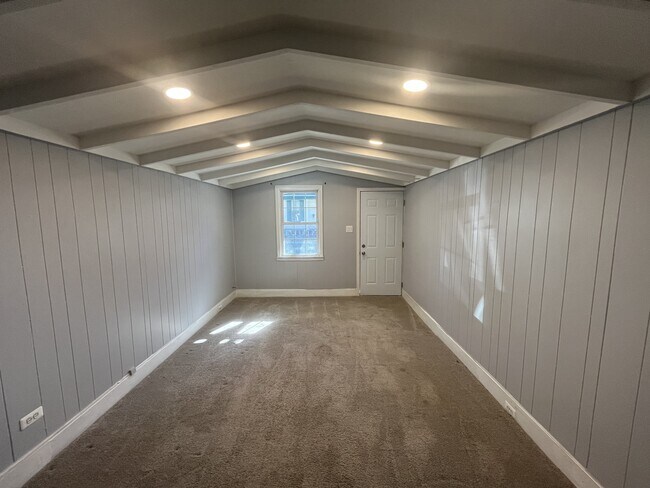 Building Photo - 1077 Main St