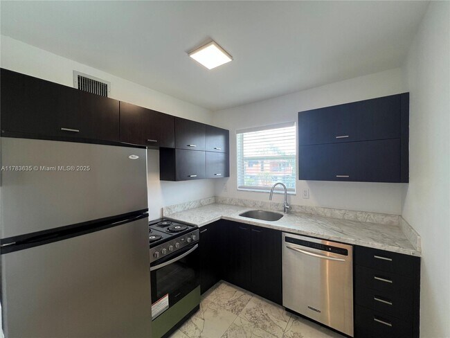 Building Photo - 531 NE 82nd Terrace