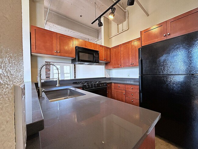 Building Photo - Your Landmark Lifestyle Starts Here: 1BR w...