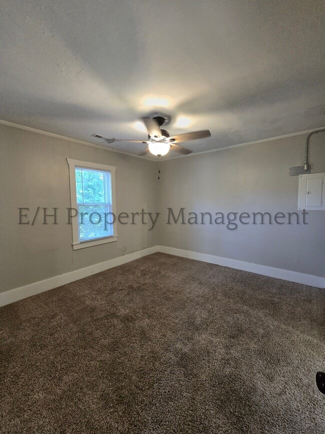 Building Photo - 1340 N Green St