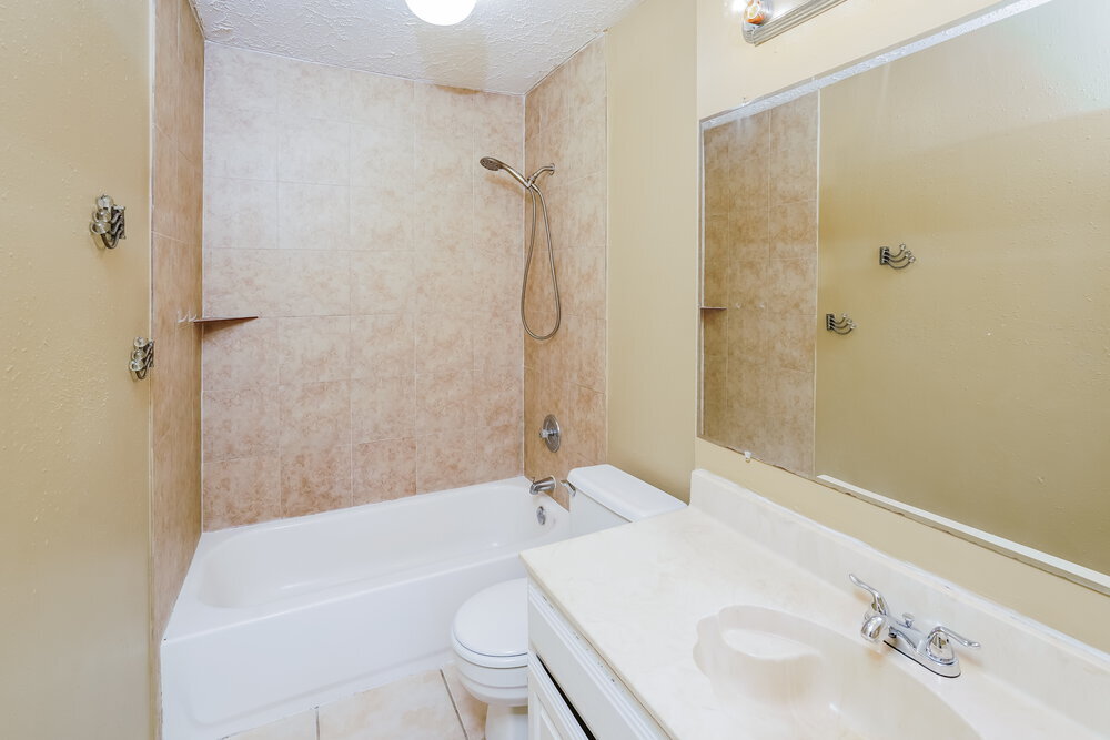 Building Photo - 18082 Garden Manor Dr