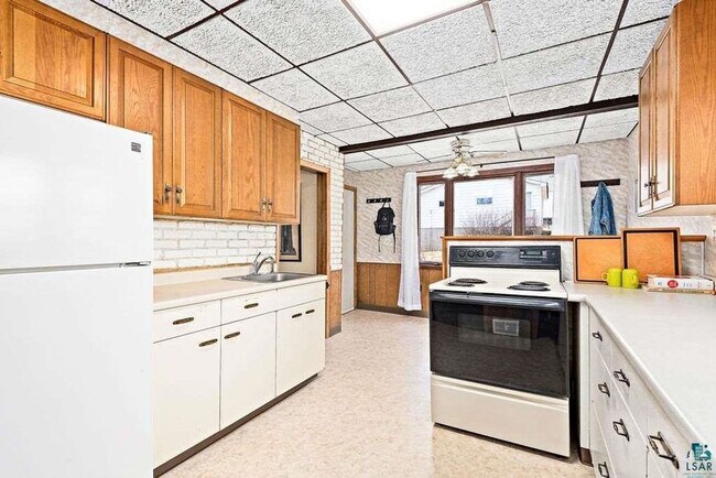 Building Photo - Available October - 3 Bedroom House with a Huge Garage!