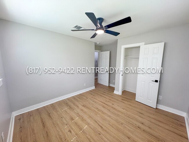 Building Photo - 607 Lake View Dr