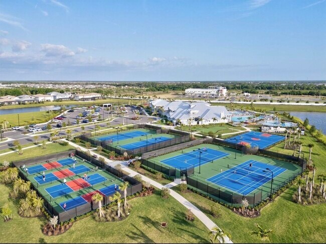 Building Photo - 15519 Sunny Day Dr