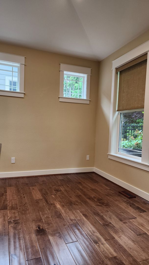 Building Photo - Beautiful Campus Glen 4-Bedroom!
