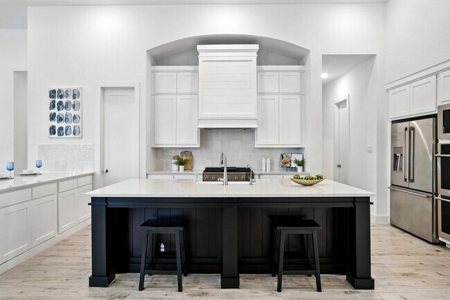 Building Photo - 220 Corazon