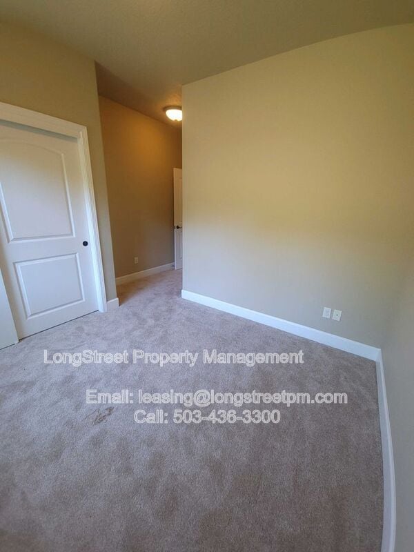 Building Photo - 9739 NW Henry Ct