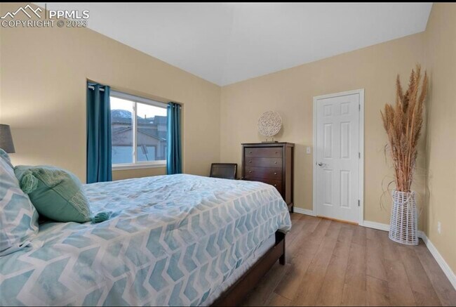 Main level guest bedroom - 2173 Alpine Shadows Vw