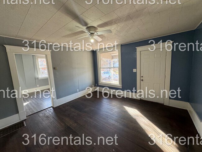 Building Photo - $995 - 3 bed 1 bath - Single Family Home