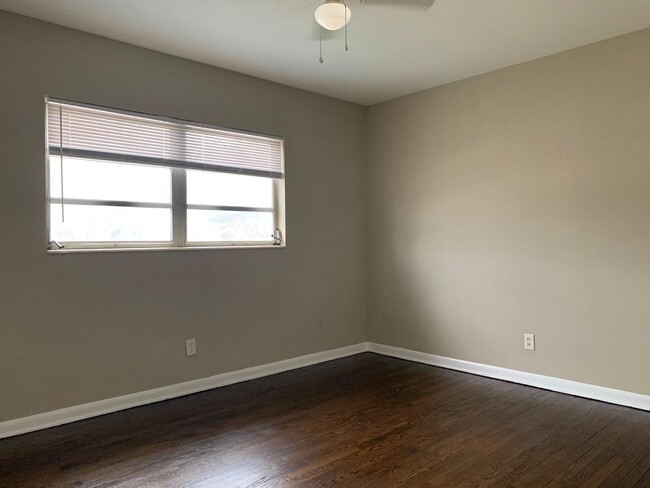 Building Photo - 4 Bedroom 2 Bath Spacious Home