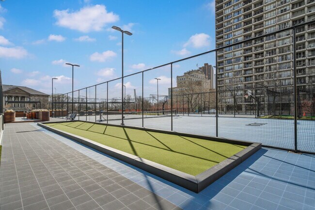 Building Photo - 2020 N Lincoln Park W