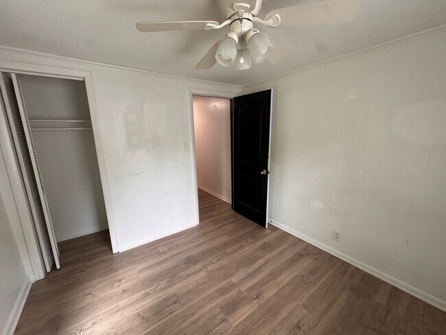 Building Photo - 604 Elmira Ave