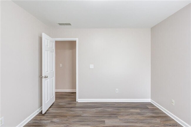 Building Photo - 3895 Kingsbrook Blvd