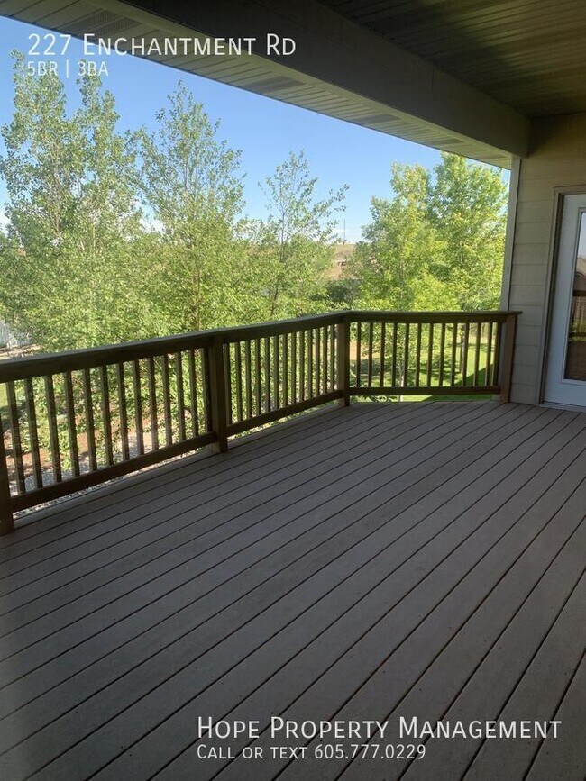 Building Photo - 227 Enchantment Rd