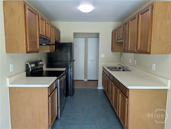 Building Photo - 502 Greenbay Ave