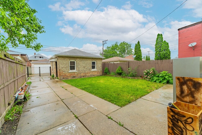 Building Photo - 2104 S 49th Ave