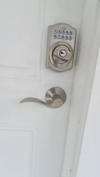 Furnished $2,200 - 2519 W Walnut St