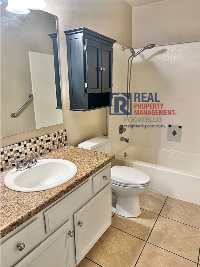 Building Photo - 4 Bedroom 2 Bath - 2 Car Garage House - Do...