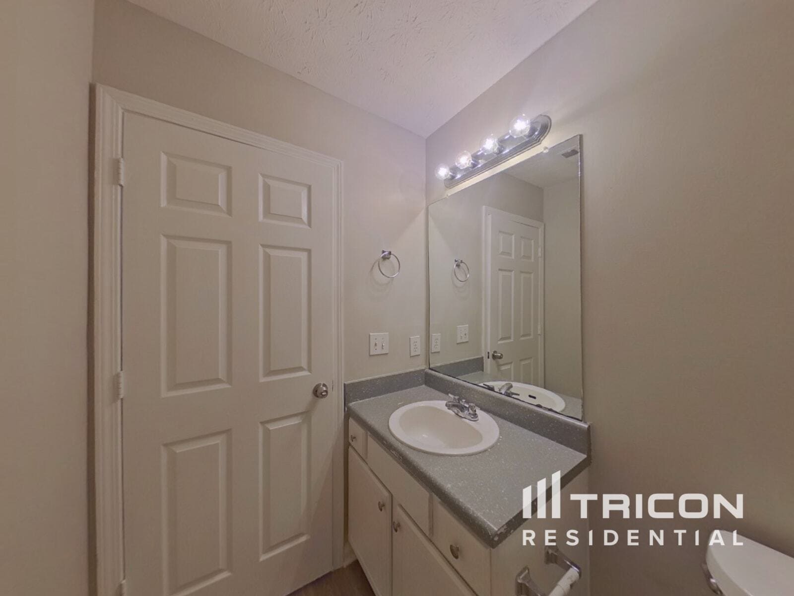 Building Photo - 2556 Tolliver Dr