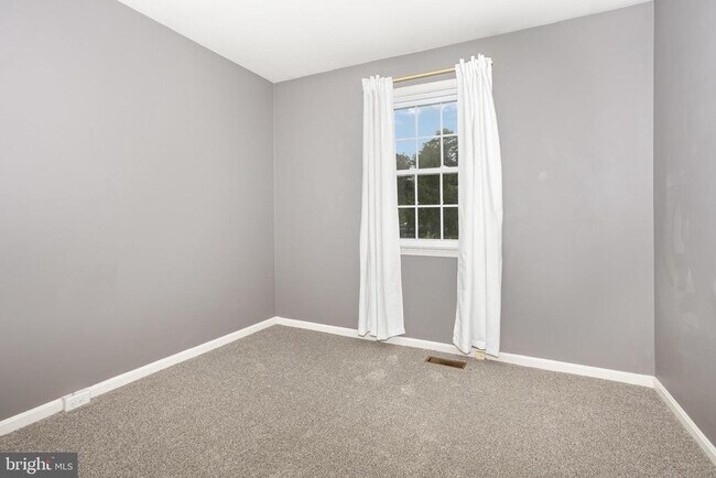 Building Photo - 912 Allenview Dr