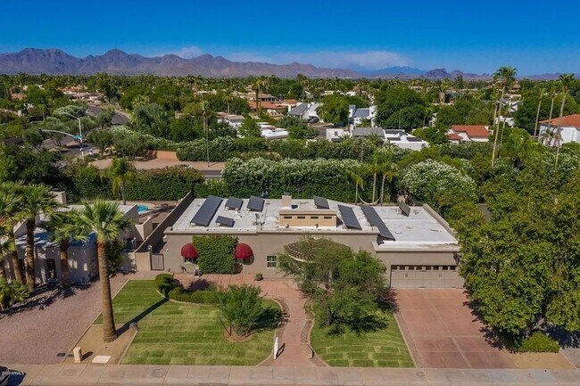 Building Photo - 8070 E Vía Bonita