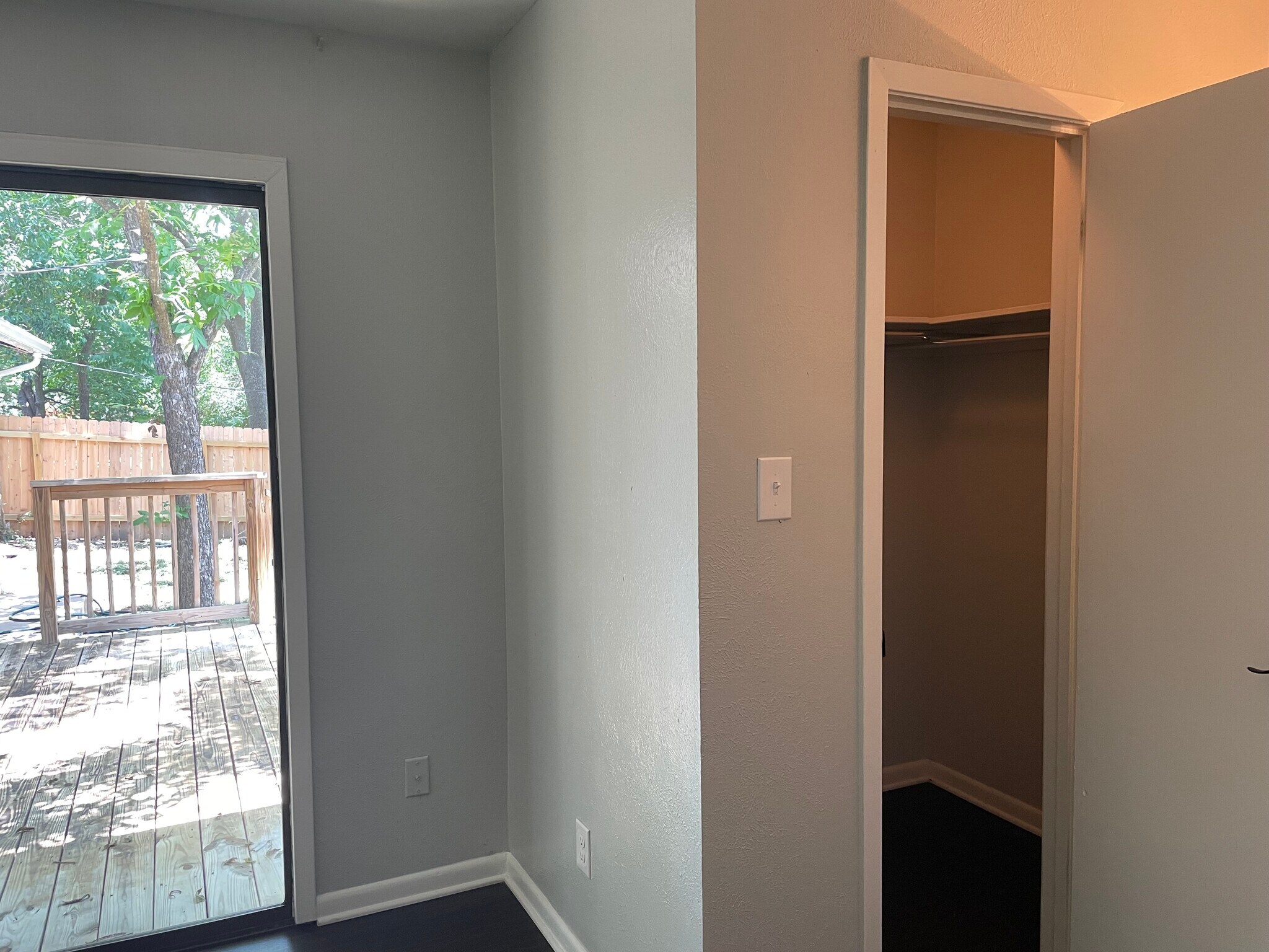 Main Bedroom + Walk in Closet - 6717 Tulsa Cove