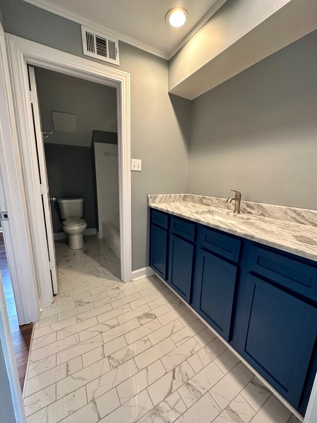 Building Photo - 1994 Peabody Ave