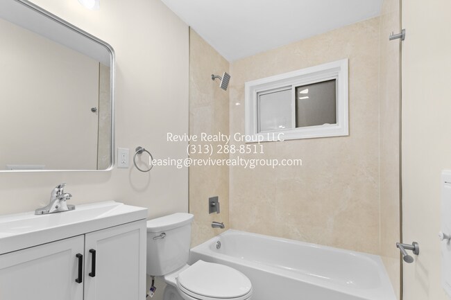 Building Photo - 1746 Beaupre Ave