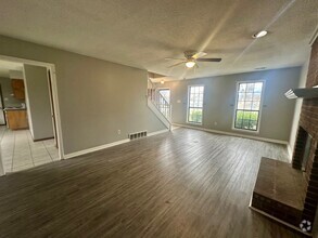 Building Photo - 2142 Longlane Dr